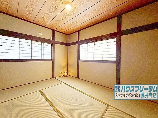 採光の良い和室はのんびりとくつろげる空間
