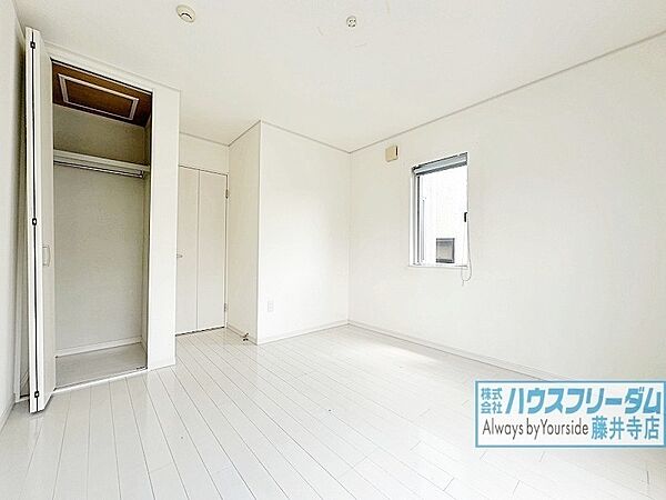 収納付きの洋室