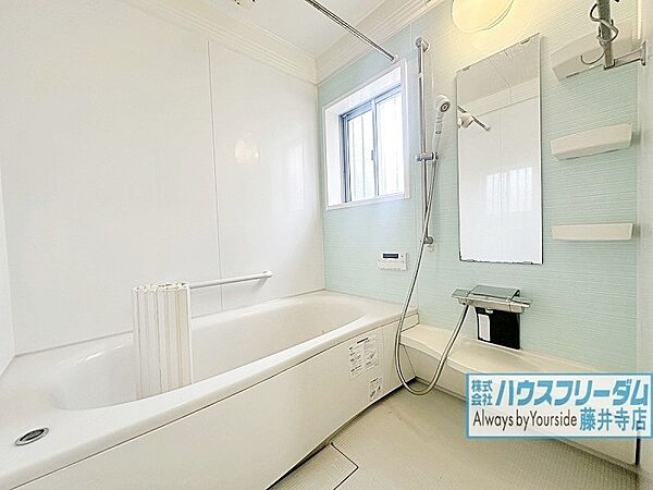 浴室広々としております
