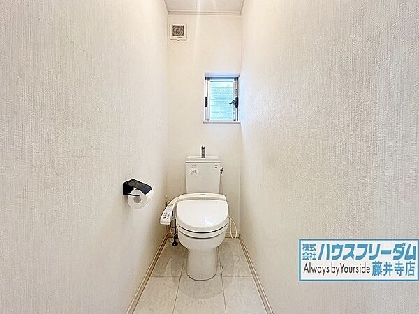 小窓から換気ができます