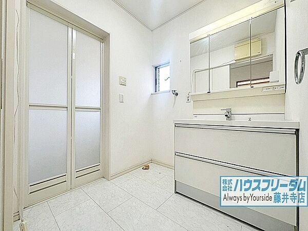 白を基調とした明るい雰囲気です