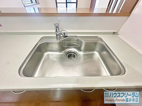 大きな鍋もらくらく洗えるワイドサイズのシンク！