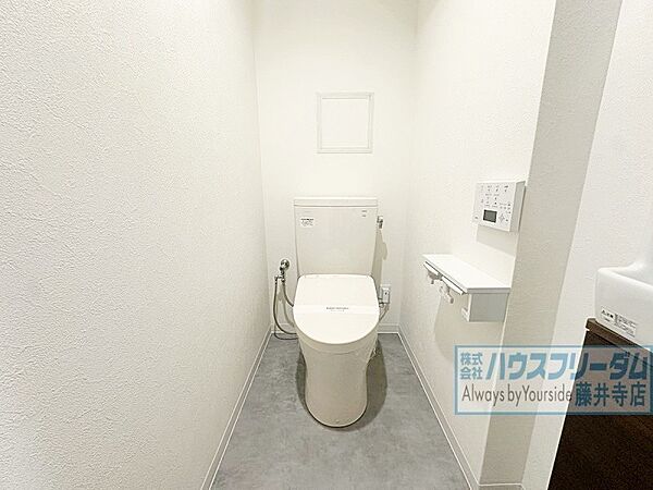 トイレにはウォシュレット完備。