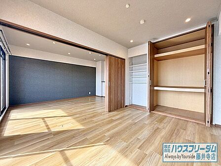 明るい印象のお部屋で気持ち良い朝を迎えられます!