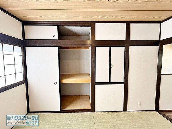 和室にも収納が確保されています。