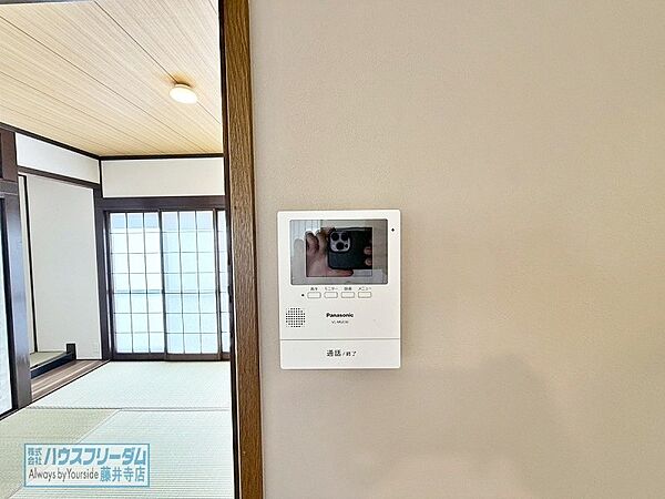 テレビモニターホン完備。音と映像で確認でき安心です