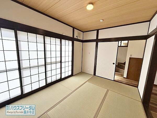 採光の良い和室はのんびりとくつろげる空間