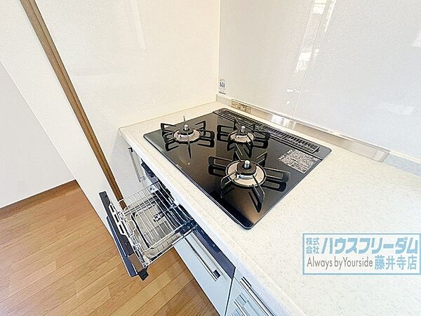 3つ口コンロで毎日のお料理もはかどります。