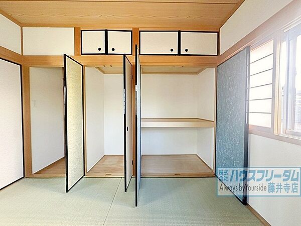 和室にも収納が確保されています。