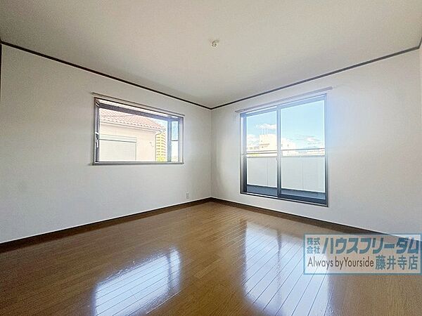 2面採光の明るいお部屋は子供部屋にぴったりです。