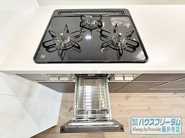 3つ口コンロで毎日のお料理もはかどります。