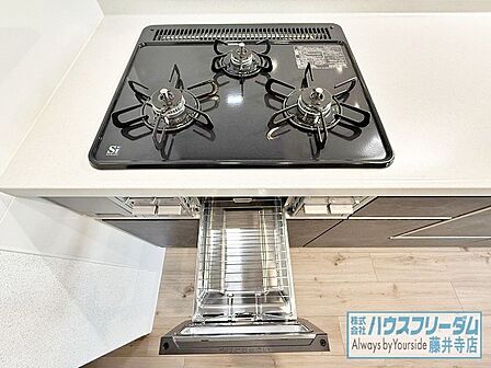 3つ口コンロで毎日のお料理もはかどります。