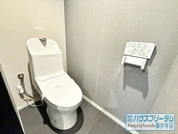 トイレにはウォシュレット完備。