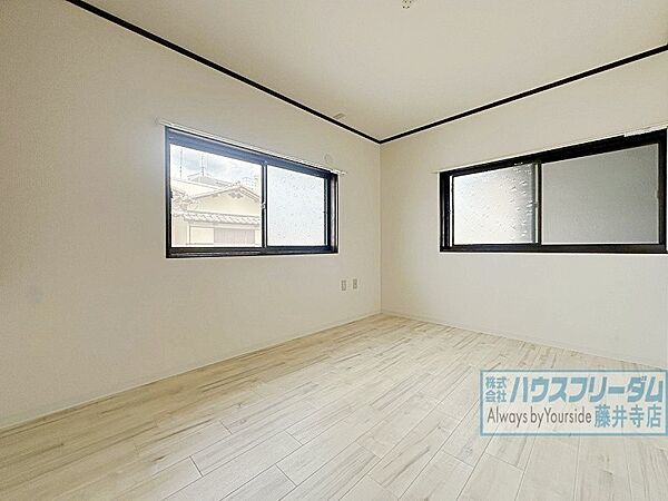 2面採光の明るいお部屋は子供部屋にぴったりです！