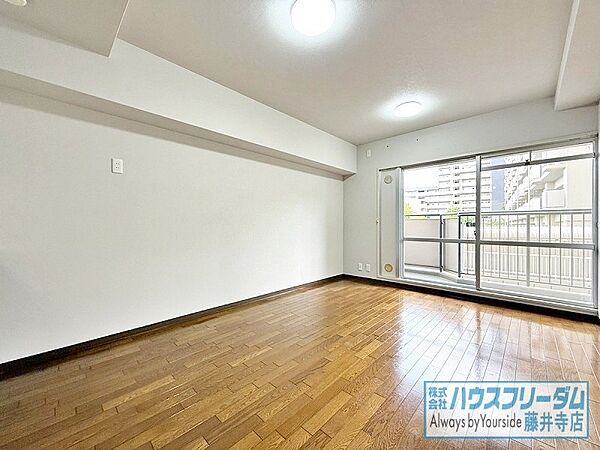 大きな窓がございますので光を取り込めます！