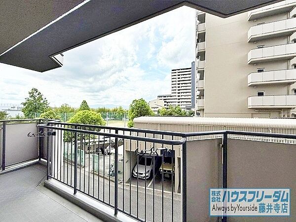 日当たりがとても良いバルコニーになっております！