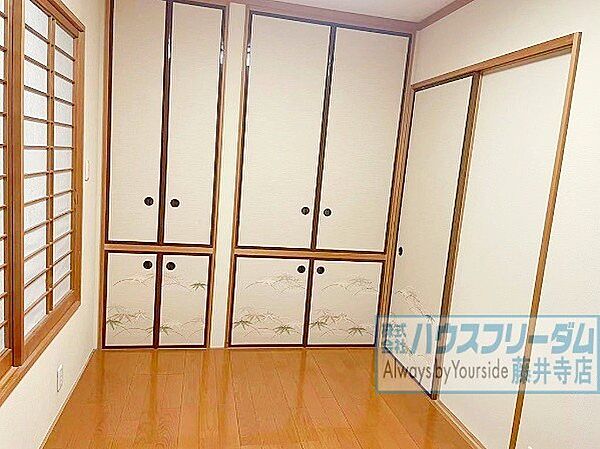 収納たっぷりございますのでお部屋を広く使えます！