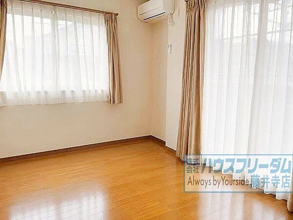 シンプルな内装で、家具もレイアウトしやすいです！