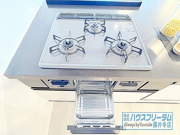 3つ口コンロで毎日のお料理もはかどります！