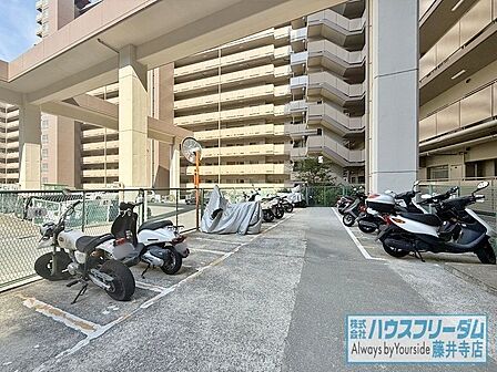 バイク置き場もございます!