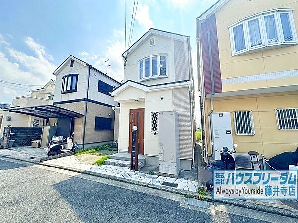ナチュラルカラーの落ち着いた外観！