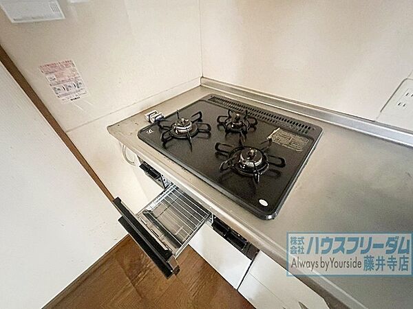 3つ口コンロで毎日のお料理もはかどります！