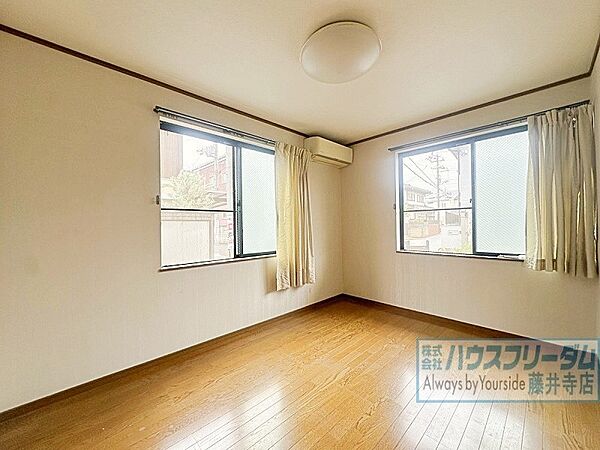 2面採光の明るいお部屋は子供部屋にぴったりです！