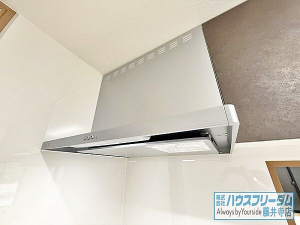 スタイリッシュなレンジフード。お手入れもらくらく！