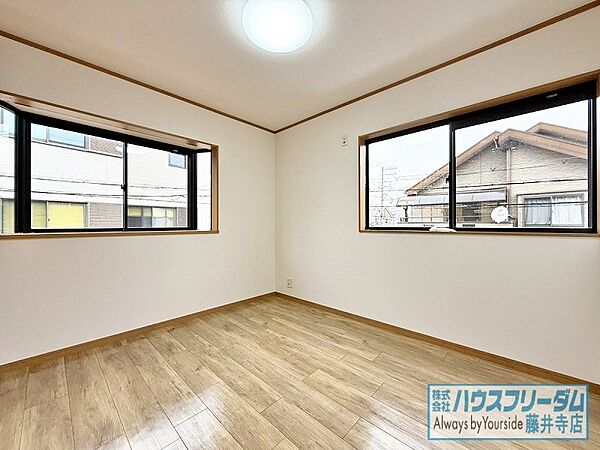 2面採光の明るいお部屋は子供部屋にぴったりです！