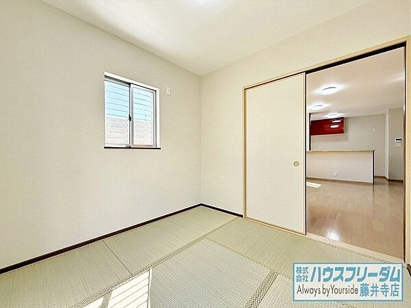 採光の良い和室はのんびりとくつろげる空間