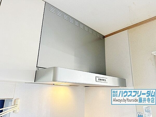 スタイリッシュなレンジフード。お手入れもらくらく