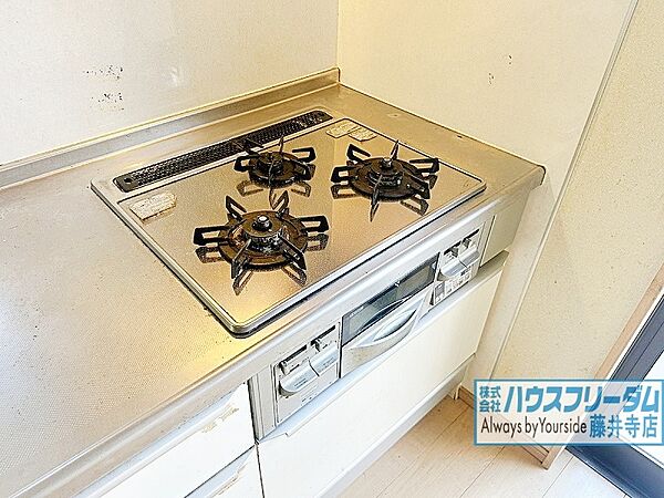 3つ口コンロで毎日のお料理もはかどります