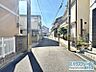 外観：前面道路は車通りが少ないので安心です！
