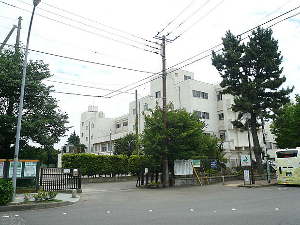 引地台中学校まで約700ｍ