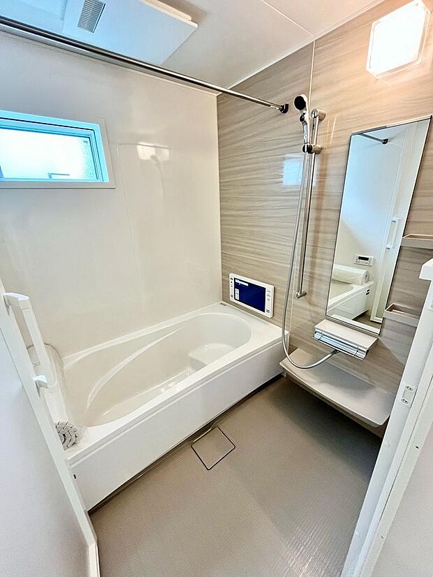 TV付１坪バス、暖房乾燥機能付き