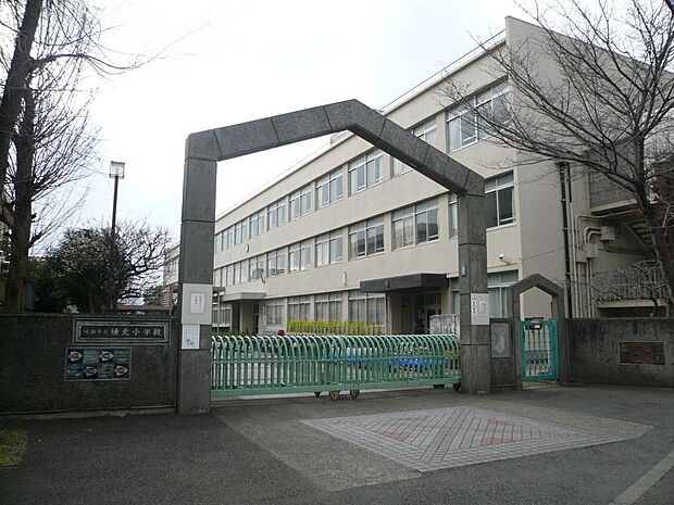 綾北小学校まで約670m