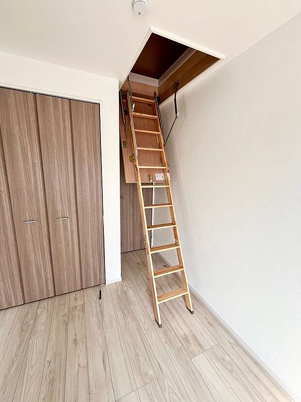 2F　小屋裏収納