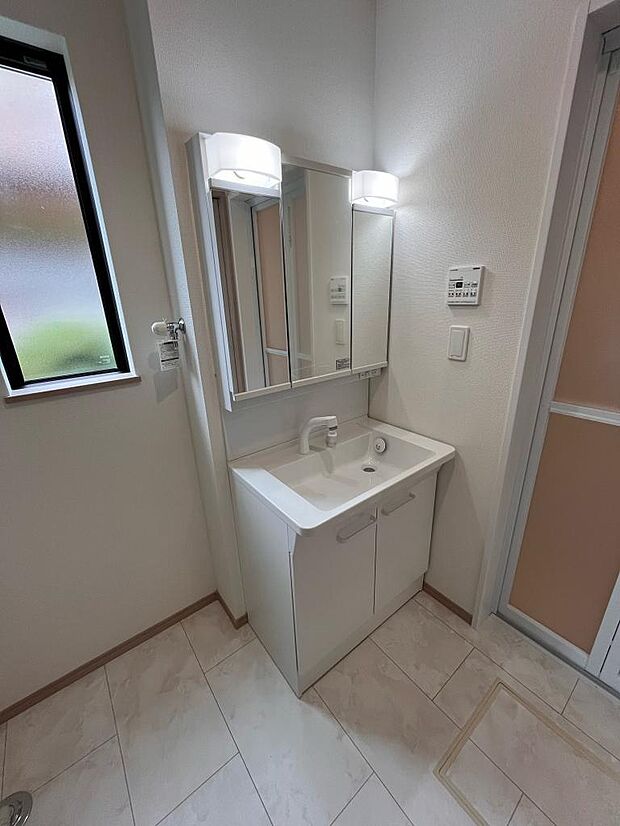 ハンドシャワー付き洗面化粧台