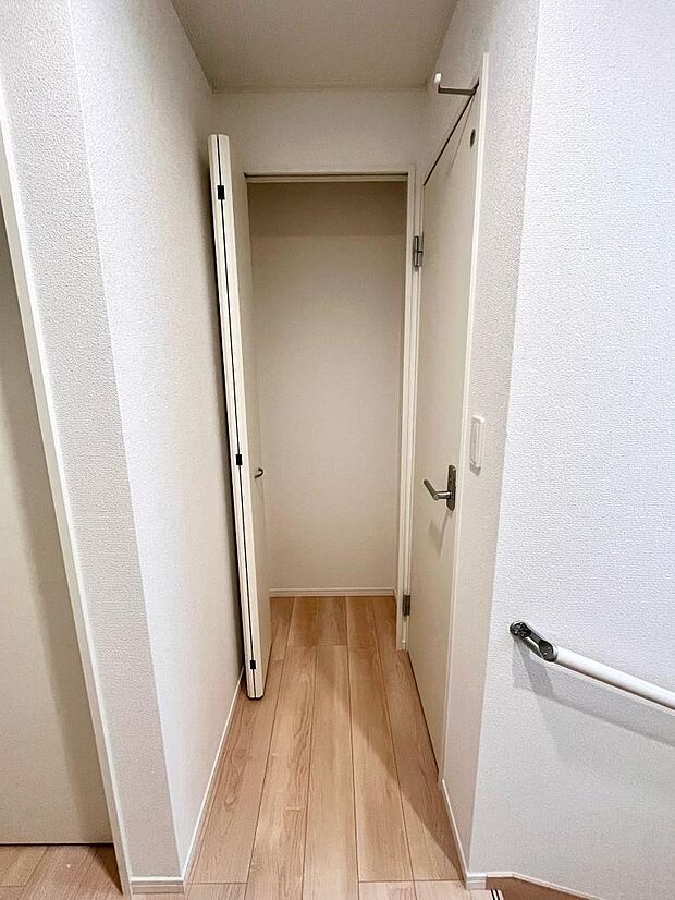 ２階廊下、収納
