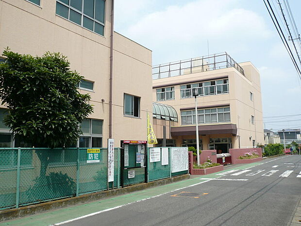 引地台小学校まで約1105m