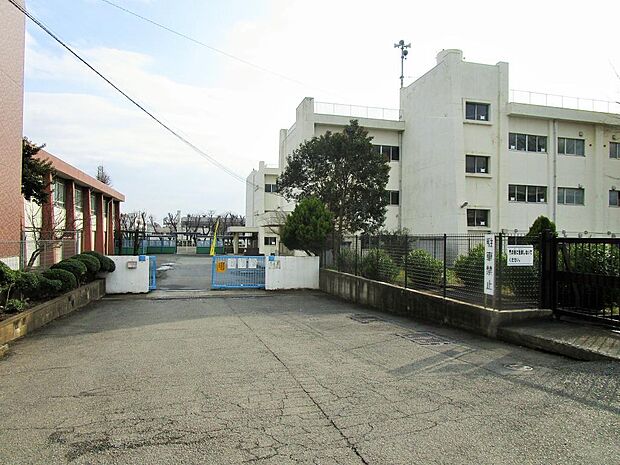 ひばりが丘小学校まで約280m