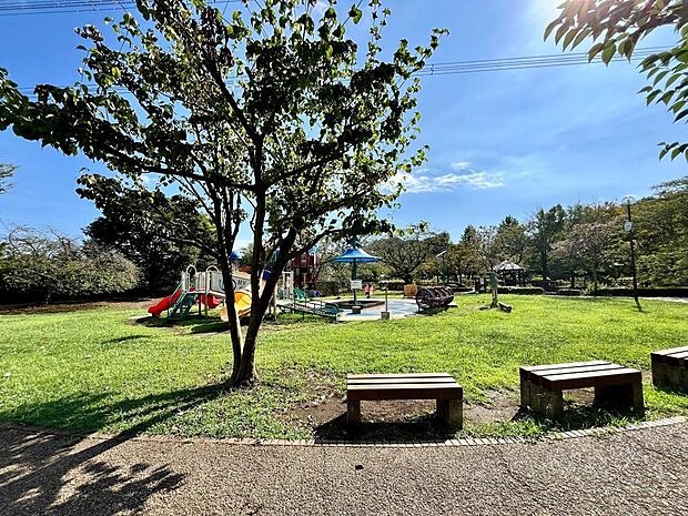 綾南公園まで約410m