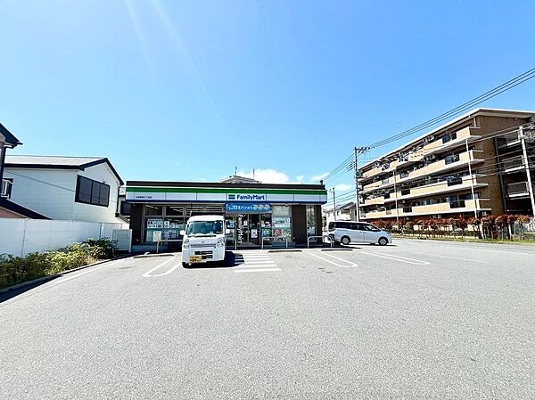 ファミリーマート大和草柳3丁目店まで約610m