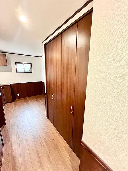 １階廊下、収納