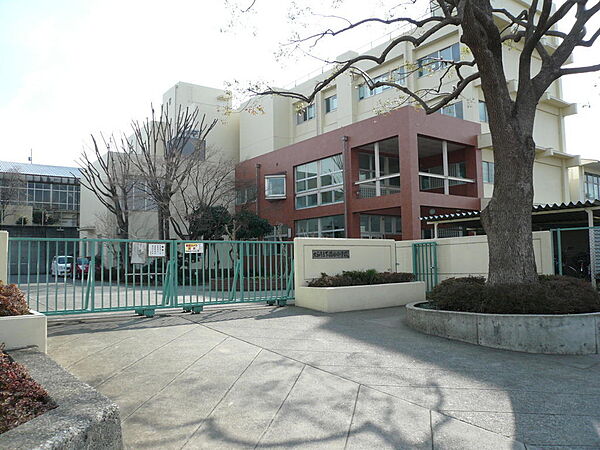 下福田中学校まで約195m