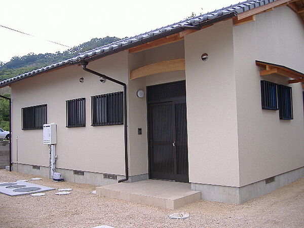 外観：333000048016