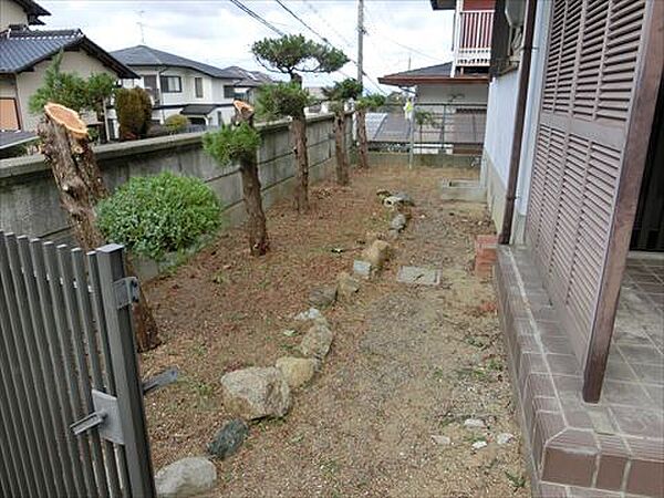 お庭整備しました