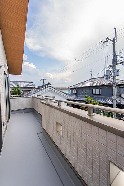 2面バルコニーにより、採光・通風をしっかり確保。