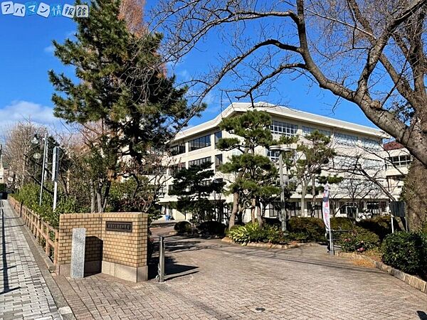 画像18:新潟市立寄居中学校 548m
