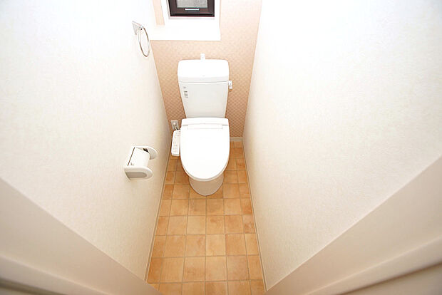 1階トイレ。温水洗浄便座を新調しました。